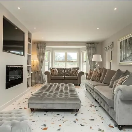 Village Wedding With Gym Couette-café 3*