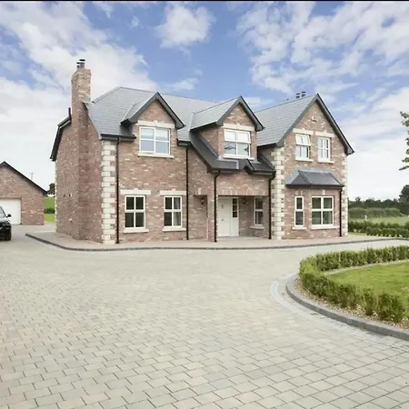 Village Wedding With Gym 3* Louth